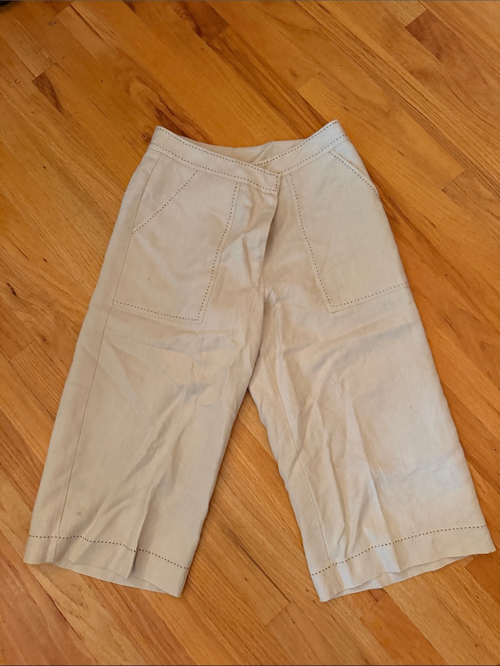 Dress Barn Light Beige Capris with Front Patch Pockets (Linen - lined)